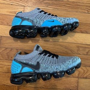 Sz 8.5 men nike vapormax flyknit gray and black
